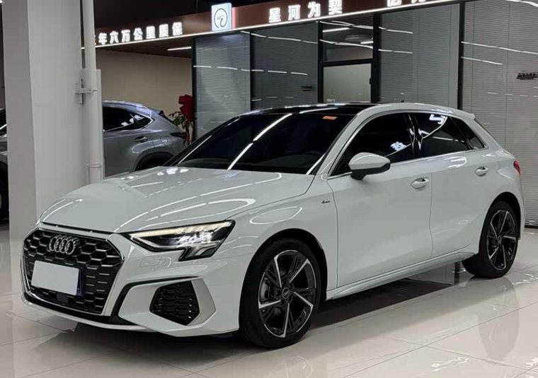 Audi A3 Sporpback, 2023 из Китая под заказ